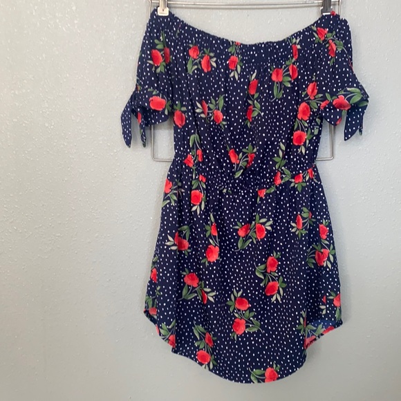 Blush Dresses & Skirts - Floral Off the Shoulder Mini Dress Size small